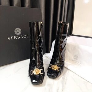 VERSACE BLACK PATENT LEATHER GOLD MEDUSA MEDALLION ZIP HEEL ANKLE BOOTS 39